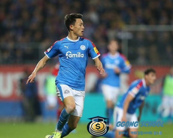 홀슈타인 킬 축구 선수단 사진 class=