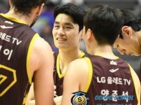 KBL 창원 LG 세이커스 홈경기 장면 - 수비 집중력 강조