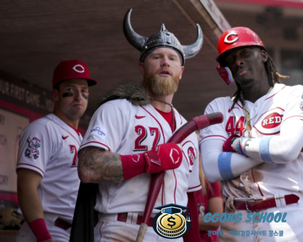 신시내티 vs 밀워키 분석 이미지 - 2025 메이저리그 MLB 승부 예측 및 핸디캡 전략