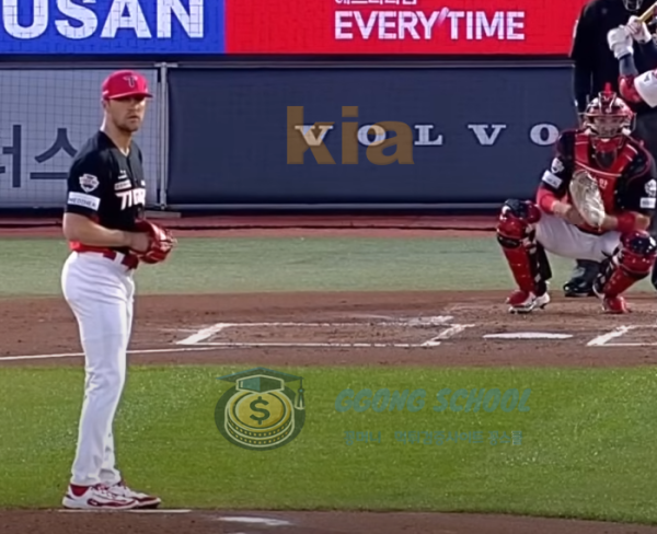 KIA 타이거즈와 롯데 자이언츠 광주 경기 프리뷰 포스터 class=